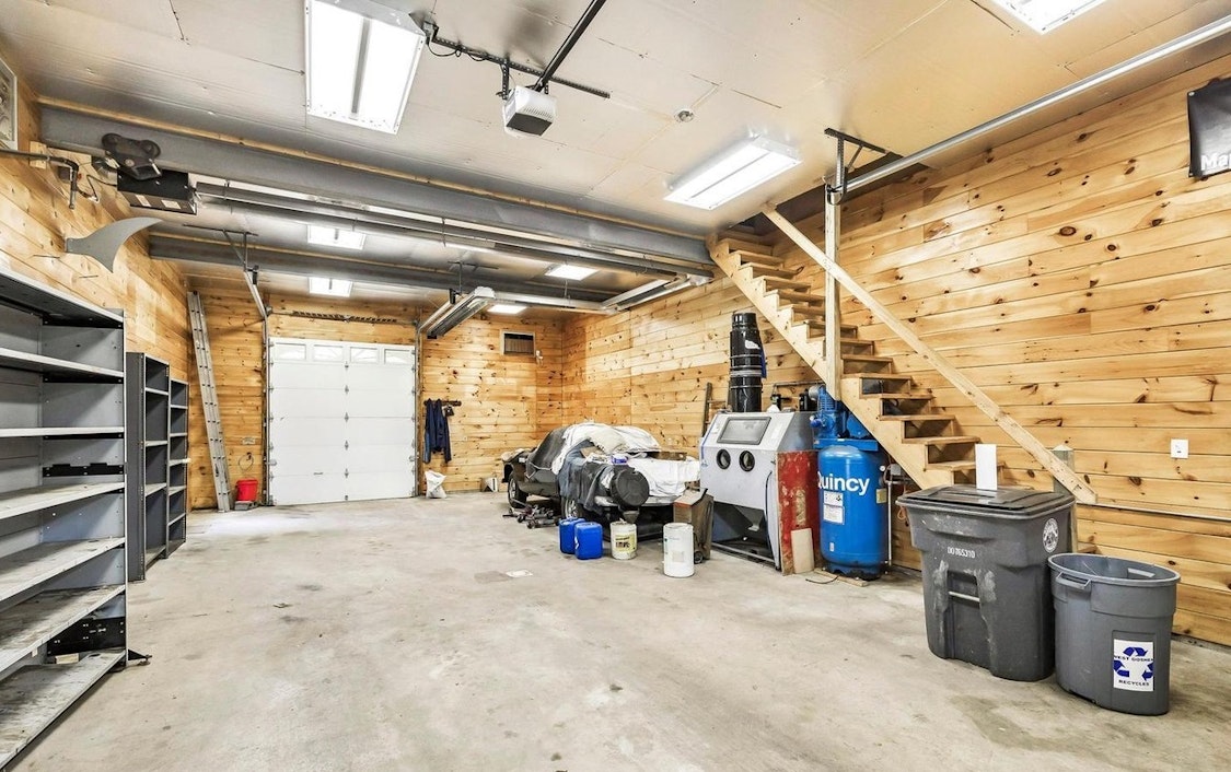 Garage for rent in Wilmington, DE Self Storage Unit
